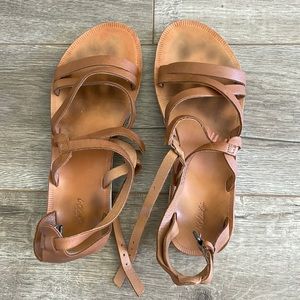 OluKai Po’iu sandals